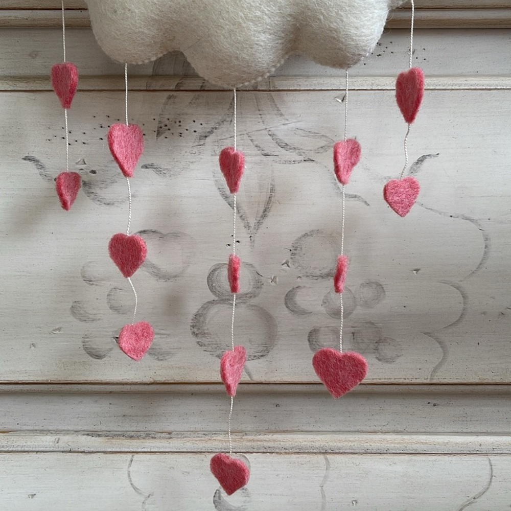 CRAFTSPRING HEARTS & CLOUD FELT MOBILE / ACCENT NWT - Picture 4 of 8